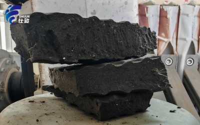 污泥增效劑在印染廠可實現污泥深度脫水-青島仕駿