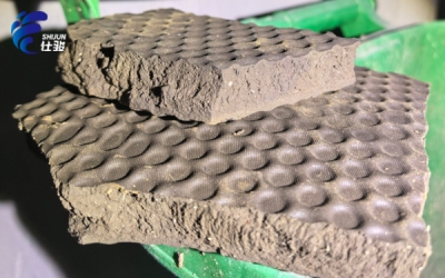 三重協同機理:污泥增效劑板框深度脫水核心技術解析